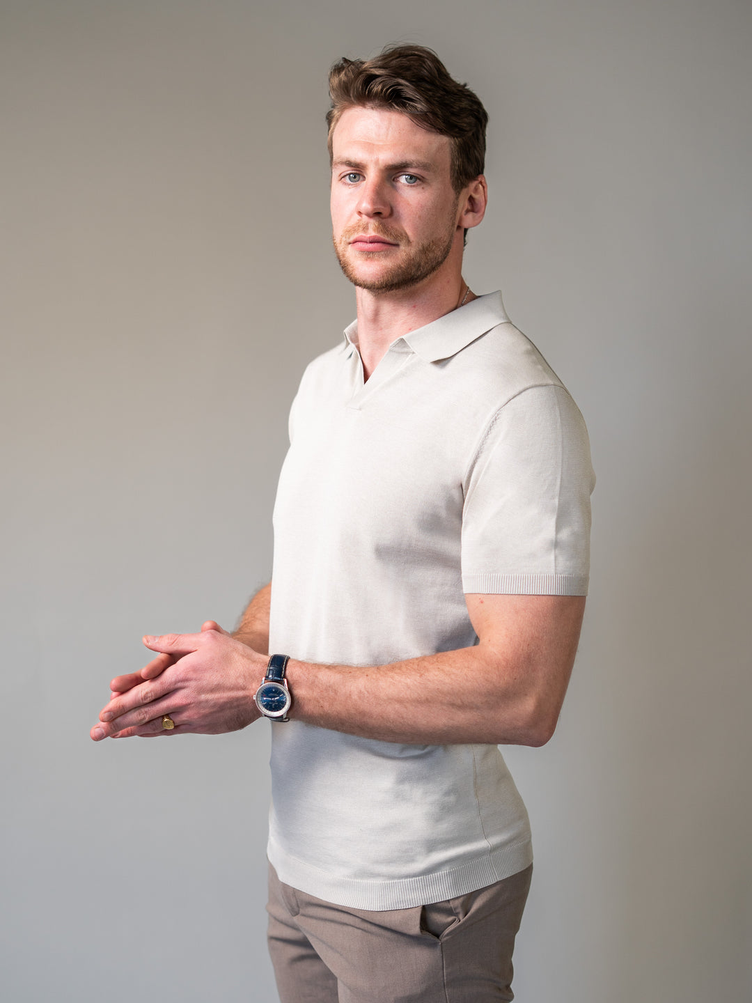 Men’s beige revere collar knitted polo shirt with a sharp tapered silhouette